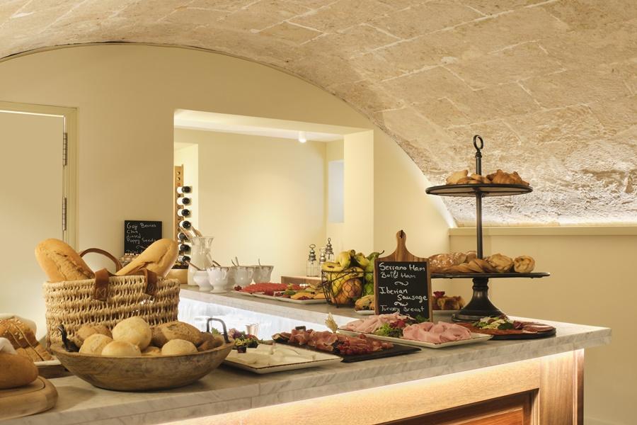 Hotel Antigua Palma - Casa Noble Kültér fotó A typical buffet