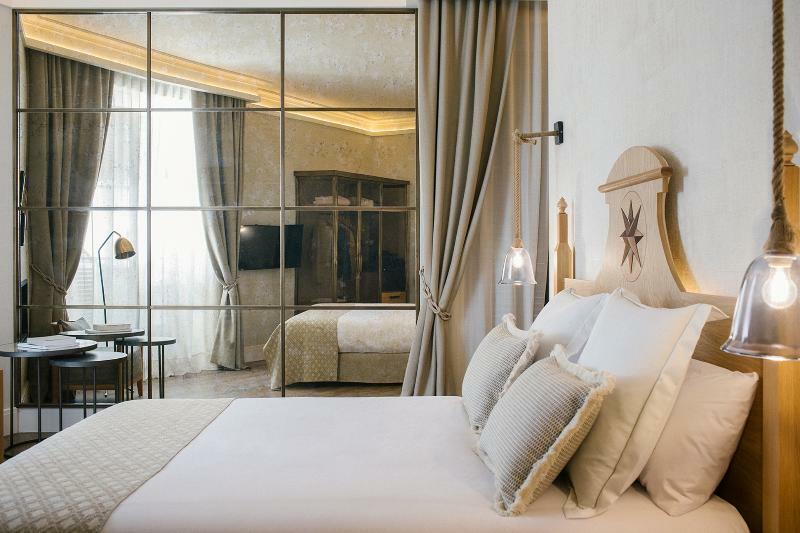 Hotel Antigua Palma - Casa Noble Kültér fotó A suite at the Mandarin Oriental, Paris